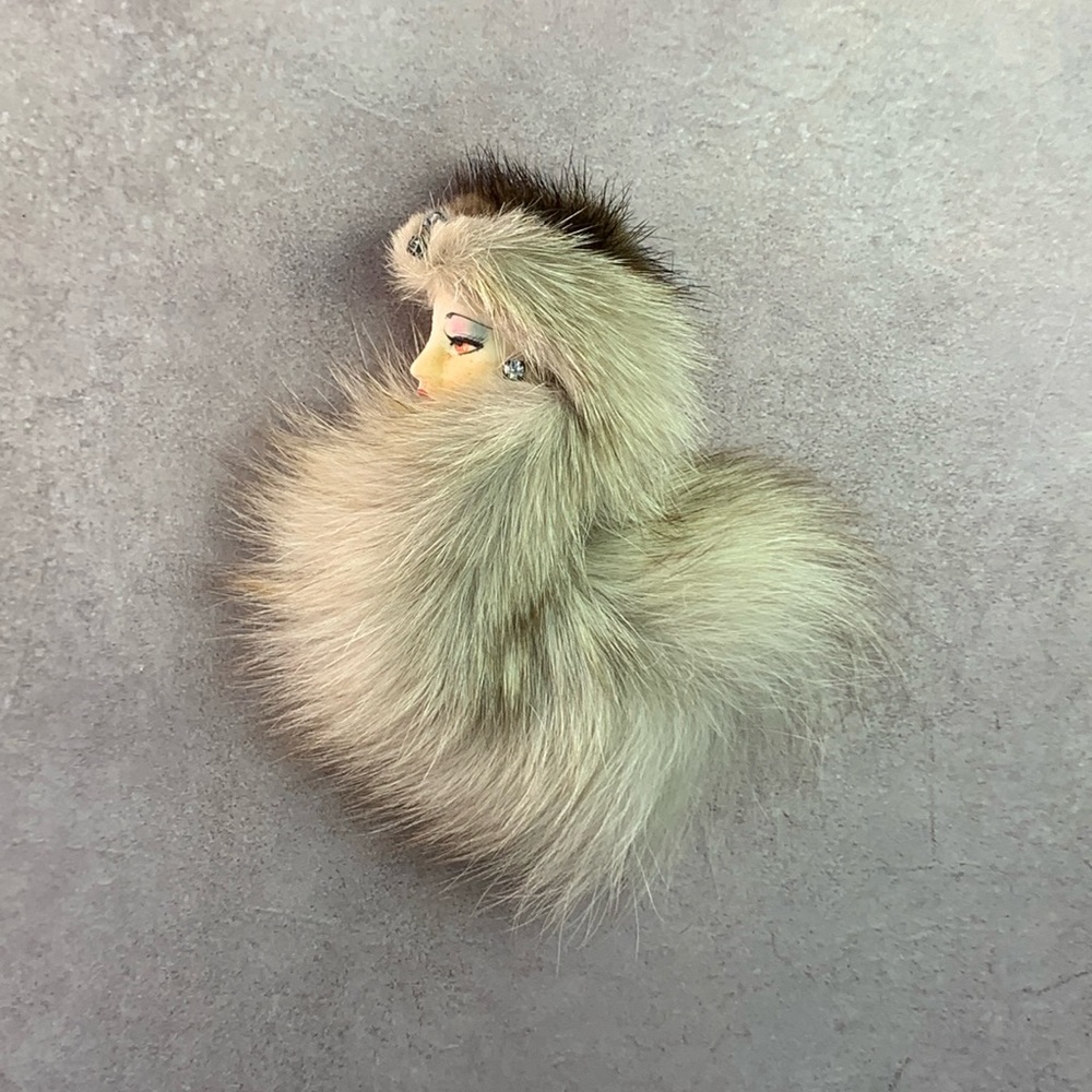 STUNNING BROOCH - Lady In Fur Hat Scarf